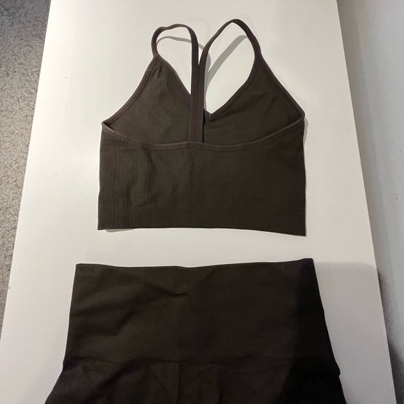 Set active workout set top and bottom - Picture 4 of 9